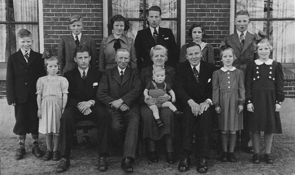 fam ten_buuren_bij_vertrek_Hennie_52