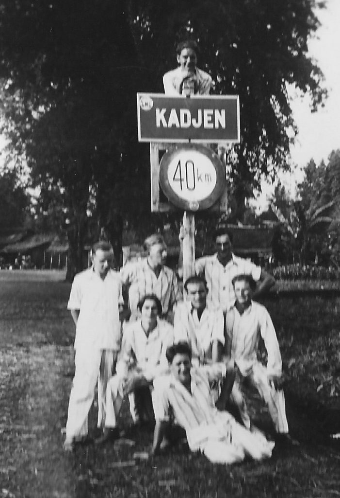 foto 4 marinus kuipers met een groep maten