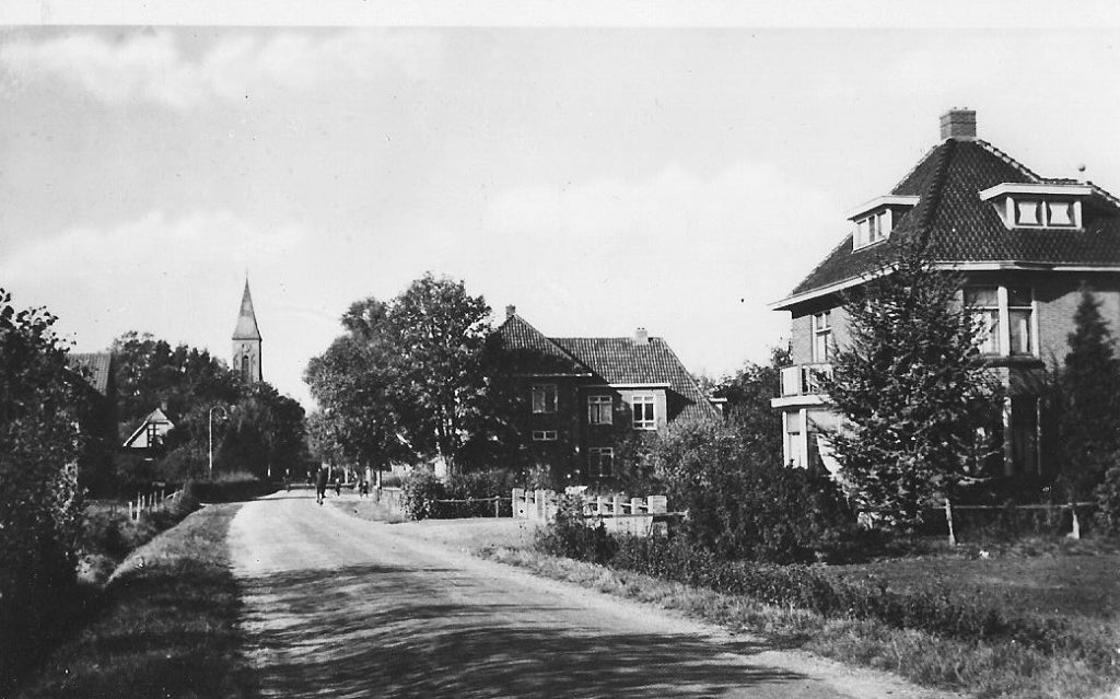 FOTO 2 goorsestraat jaren 50 met rechts roorda en bekkers