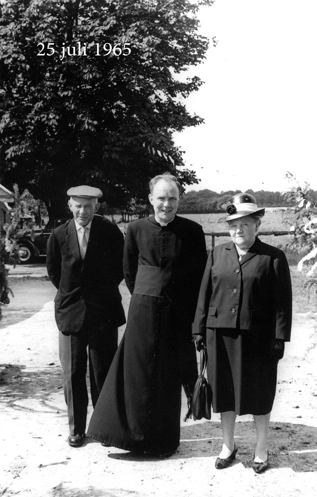 foto 13 a theo als neomist met zijn ouders