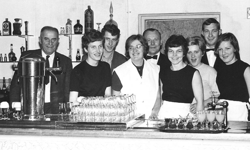 FOTO 7 jan assink sr met personeel