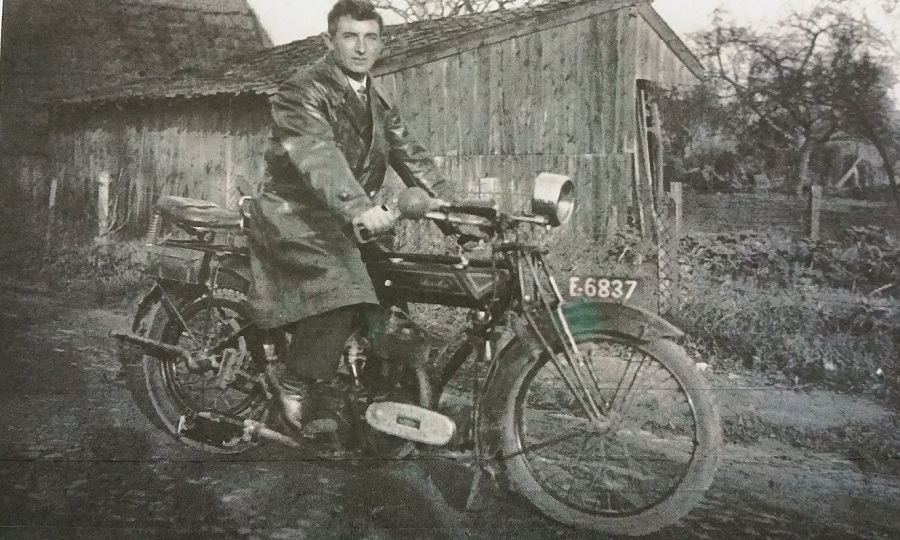 FOTO 5 vader marinus op gilera feb 1925