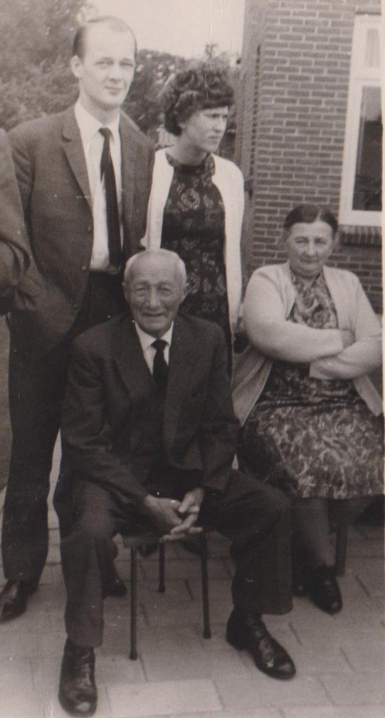 henk emet vrouw en ouders