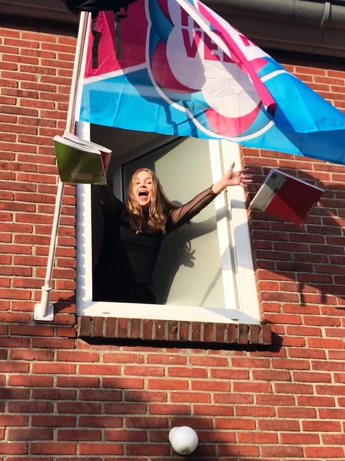 900