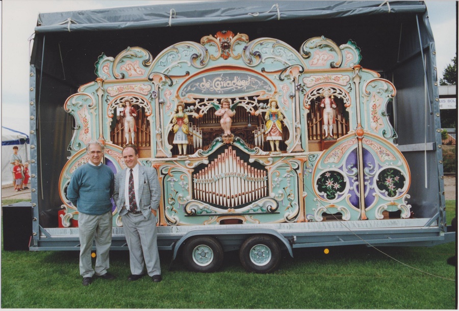 nico met draaiorgel en marinus kuipers