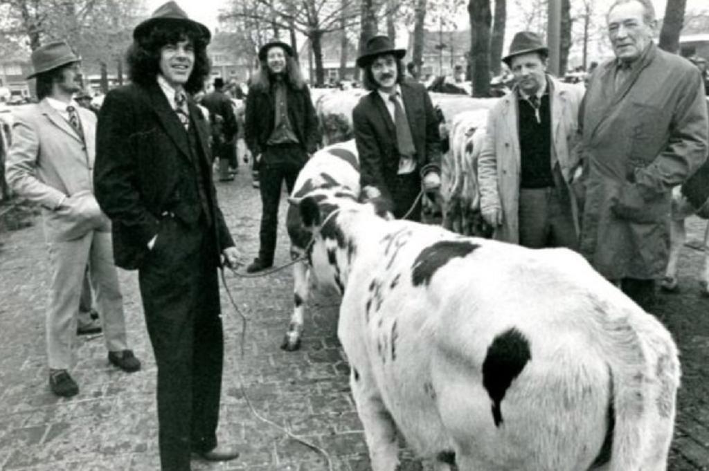 pa met de band normaal in doetinchem op de veemarktJPG