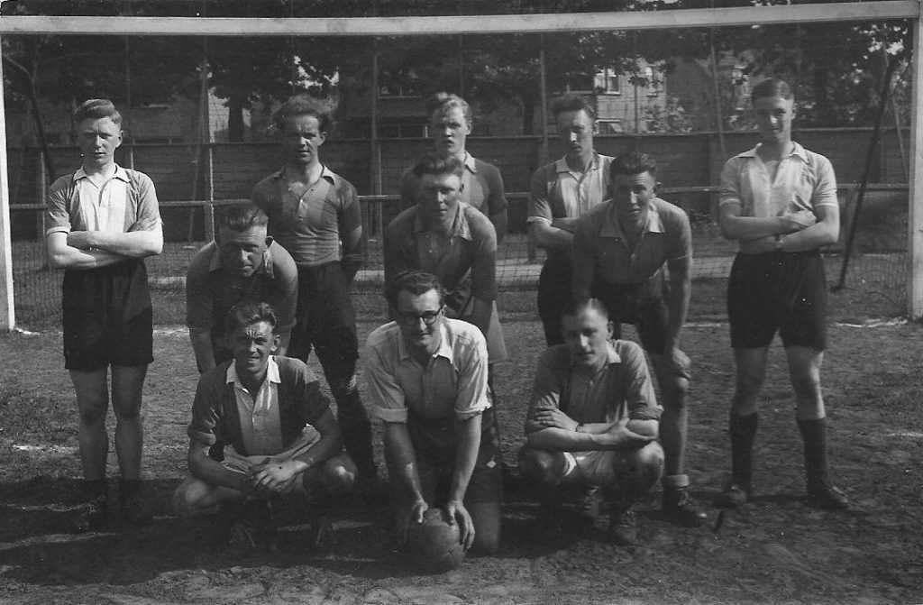elftal met oa oom theo en h schreijer
