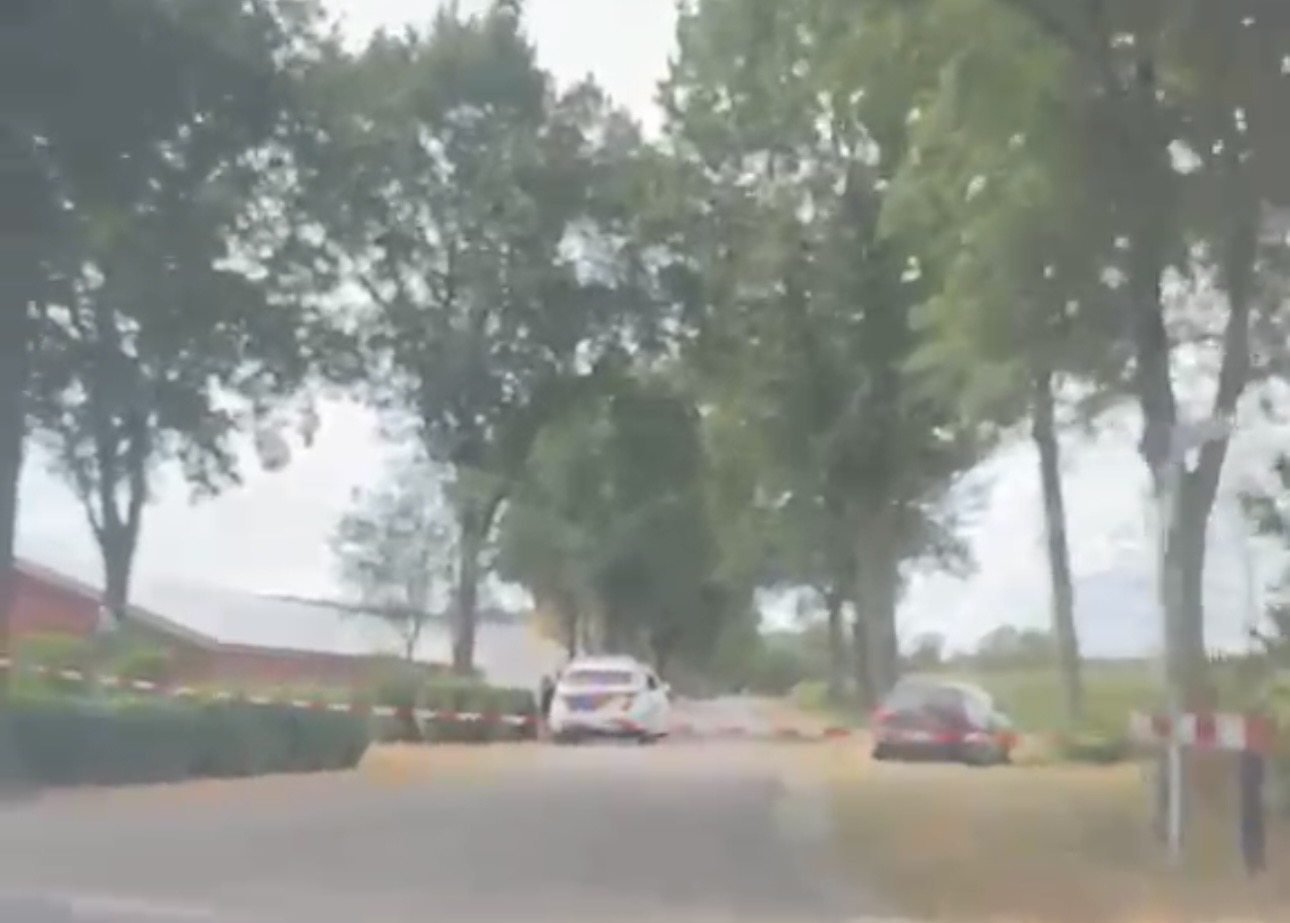 Politie ter plaatse na melding over schietincident net buiten Hengevelde